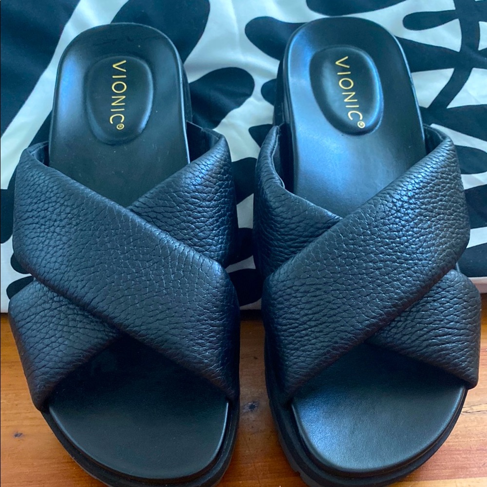 Vionic Women's Black Sandals